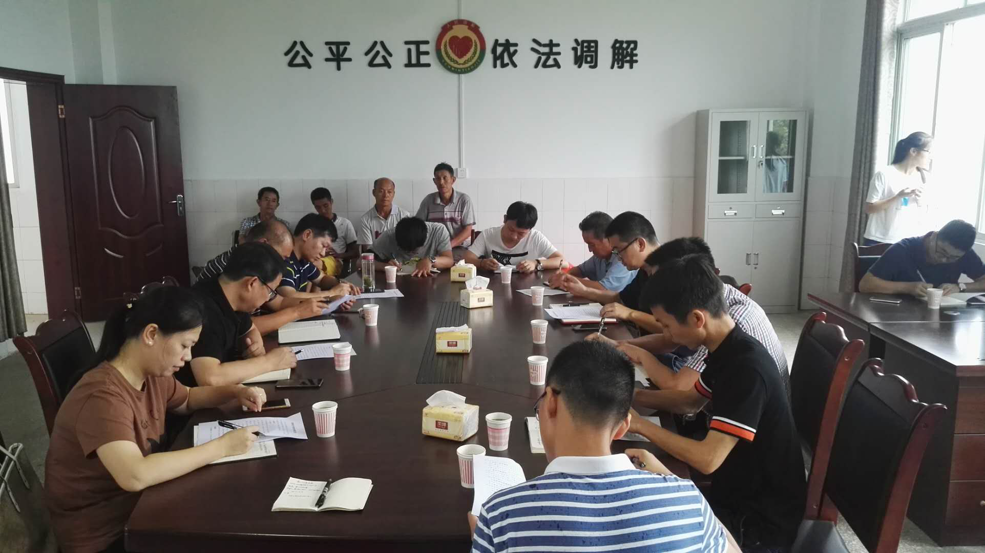 集團(tuán)公司黨委聚焦脫貧攻堅 助推“三大活動”縱深落地