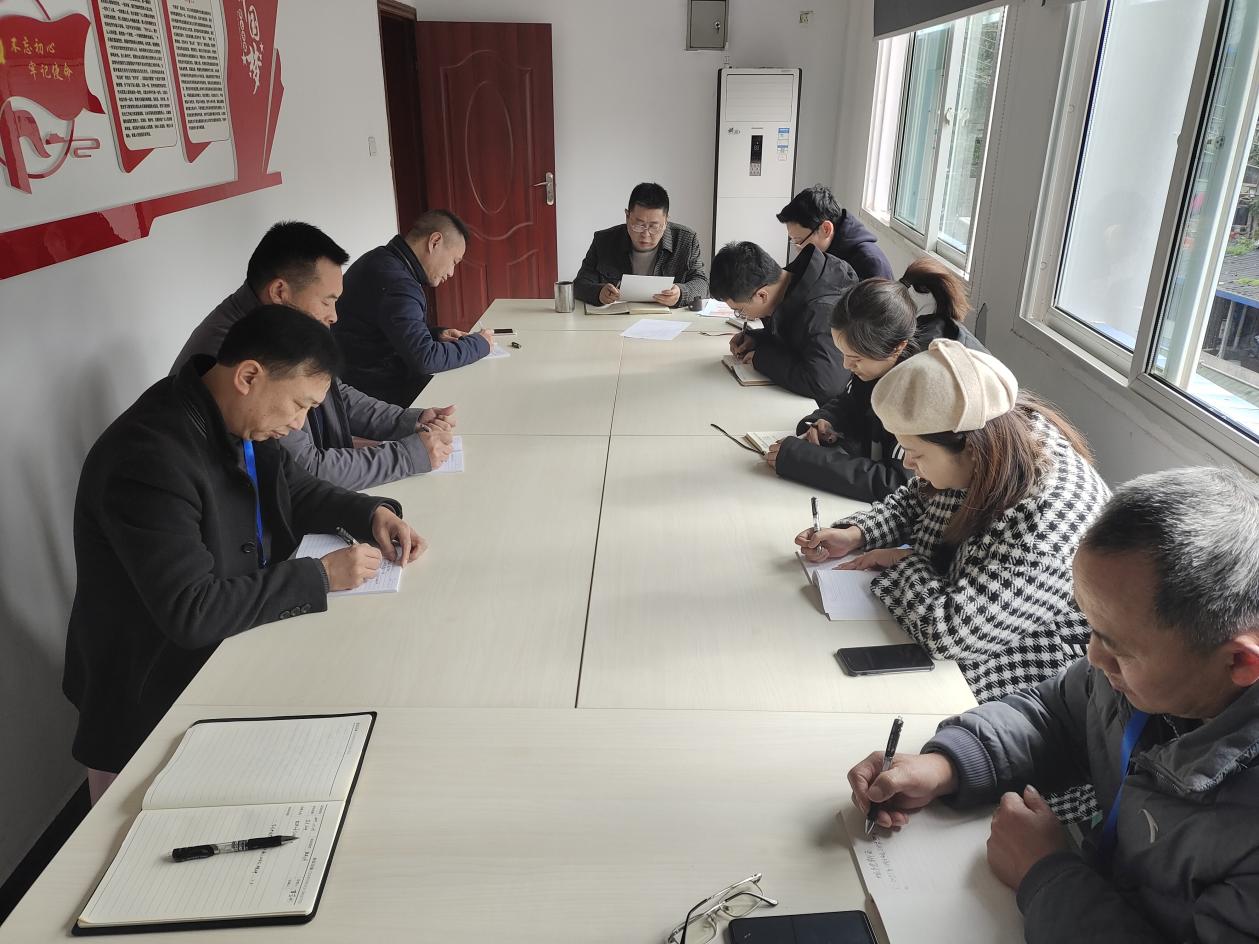 投資公司開展黨的十九屆六中全會、 宜賓市第六次黨代會精神專題學(xué)習(xí)會議
